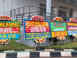 Mapolres Jakarta Barat Dapat Karangan Bunga dari ‘Para Korban Natalia Rusli’