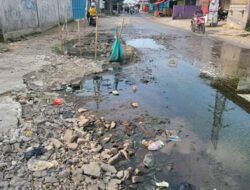 Jalan Rusak di Depan PT PWI 2 yang Tak Kunjung Diperbaiki Dikeluhkan Warga