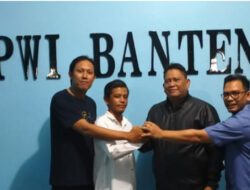 Difasilitasi PWI, Kasipenkum Kejati Banten dan Rudi Berdamai