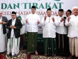 Anies Baswedan Terima Risalah Sidoresmo dari KH Mas Mansur Tholhah