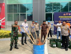 Satresnarkoba Polresta Tangerang Musnahkan Delapan Batang Pohon Ganja