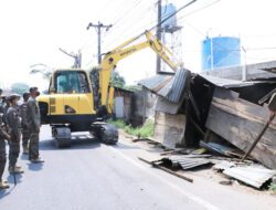 Satpol PP Kabupaten Serang Bongkar Paksa Puluhan Warung Remang-remang