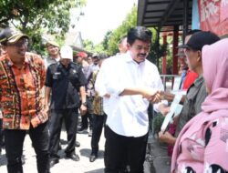 Menteri ATR/BPN Bagikan Sertifikat Korban Lumpur Lapindo Sidoarjo