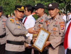 Ungkap Peredaran Obat-Obatan Tanpa Ijin Edar, Kanit Binmas dan KSPK 1 Polsek Bayah Dapat Penghargaan dari Kapolres Lebak