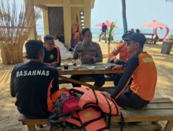 Pastikan Keamanan Kawasan Obyek Wisata, Polsek Panggarangan Giat Pos di Wisata Pantai Kalapa Warna, Sambangi Para Pengunjung