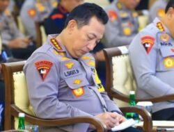 Momen Kapolri Sibuk Mencatat saat Terima Masukan Hingga Kritik Pedas