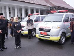 Bupati Serang Berikan Reward Kader Posyandu Hingga Ambulans Desa