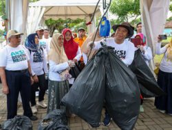Pj Gubernur Al Muktabar Sebut Pengelolaan Sampah Butuh Kepedulian Bersama