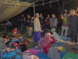 Masih Rasakan Getaran Gempa, Warga Pulau Bawean Pilih Tidur di Tenda