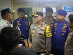 Kabaharkam Polri Cek Arus Lalu Lintas Penyebrangan Mudik Lebaran di Pelabuhan Merak