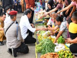 Kunjungi Pasar Muara Bungo, Presiden Jokowi Tekankan Pentingnya Revitalisasi Pasar