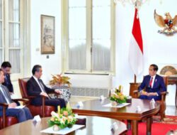 Presiden Jokowi dan Menlu Wang Yi Bahas Kerja Sama Ekonomi dan Situasi Timur Tengah