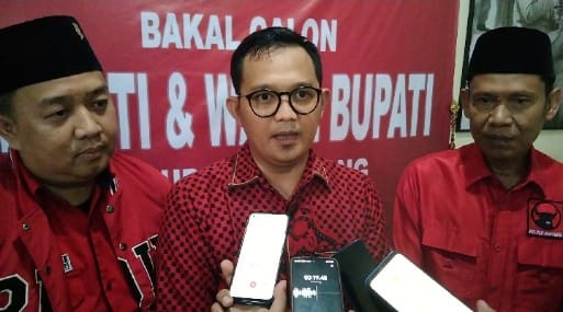 Maju di Pilbup Serang, Wahyudin Nasar Kembalikan Formulir ke PDI Perjuangan