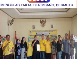 Prof Udin Kembalikan Berkas Formulir Pendaftaran Balon Walikota ke Kantor Golkar