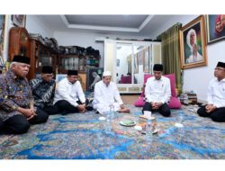 Presiden Jokowi Takziah ke Rumah Duka Almarhumah Syarifah Salma