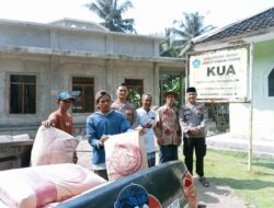 Kapolres Lebak AKBP Suyono Berikan Bantuan Semen untuk Pembangunan Mushola At Tuqo di Desa Wanasalam