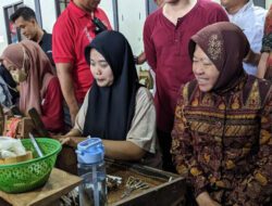 Cagub Risma Kunjungi Pabrik Rokok di Trenggalek, Janji Perjuangkan Petani-Buruh