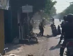 Viral Video Dua Orang Duel Carok di Pinggir Jalan Gresik