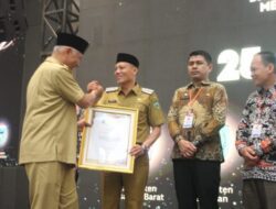 Bupati Sabar AS Kembali Dianugrahi Paritrana Award dari Gubernur Sumbar