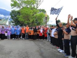 Pjs. Bupati Pasaman Lepas Gerak Jalan Santai HUT PGRI ke-79