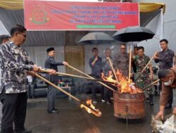 Pjs. Bupati Pasaman Hadiri Gelar Pemusnahan Barang Bukti di Kejaksaan Negeri Pasaman