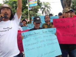 Warga Demo BPN Sidoarjo, Protes Penerbitan HGB di Laut