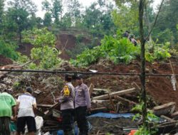 Empat Rumah di Wonosalam Jombang Tertimbun Tanah Longsor