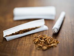 Warga Tangsel Temukan Enam Paket Narkoba yang Dibuang Pemotor ke Semak-semak