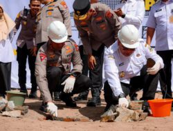 Dukung MBG, Pj Gubernur Damenta Lakukan Peletakan Batu Pertama Pembangunan Satuan Pelayanan Pemenuhan Gizi