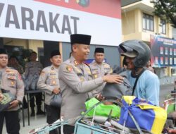 Polres Mojokerto Bagikan 500 Paket Sembako untuk Tukang Becak dan Driver Ojol