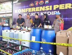 Rumah Produksi Miras di Kediri Digrebek Polisi, Empat Pelaku Diamankan