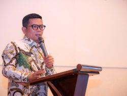 Gubernur Andra Soni Sebut Program Sekolah Gratis dan Pembangunan Jalan Desa untuk Tingkatkan SDM