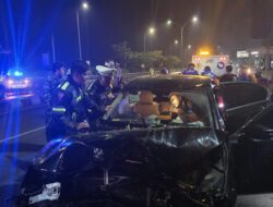 Gegara Ikuti Maps, BMW Terjun dari Ujung Tol di Gresik