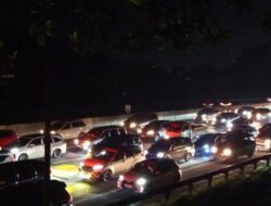 Arus Balik Lebaran di Tol Jakarta – Cikampek Padat, Contraflow Diterapkan