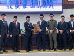 Gubernur Andra Soni Sampaikan Nota Pengantar Raperda Penyertaan Modal Bank Banten dan RPJMD 2025-2029