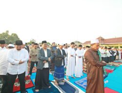 Sholat Idul Adha di Alun-alun Kramatwatu, Wabup Najib Hamas Ajak Tingkatkan Kepedulian terhadap Sesama