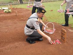 Peringati Hari Bhayangkara ke-79, Kakorsabhara Baharkam Polri Pimpin Tabur Bunga di Taman Makam Pemuliaan Bogor