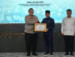 Mendes PDT Yandri Susanto Berikan Penghargaan kepada Kapolresta Serang Kota Kombes Pol Yudha Satria