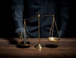 Paradoks Penegakan Hukum: Antara Kepastian, Kemanfaatan, dan Keadilan