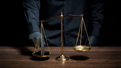 Paradoks Penegakan Hukum: Antara Kepastian, Kemanfaatan, dan Keadilan