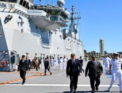 Bersama PM Australia, Prabowo Tinjau Kapal Perang HMAS Canberra