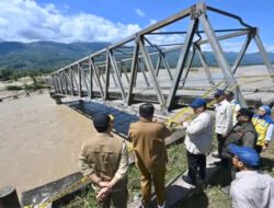 Presiden Prabowo Tinjau Jembatan Pante Dona yang Putus Akibat Banjir Besar di Aceh Tenggara