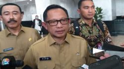 Mendagri Minta Tambah Ribuan Personel Polri dan TNI untuk Bersihkan Lumpur Sumatera